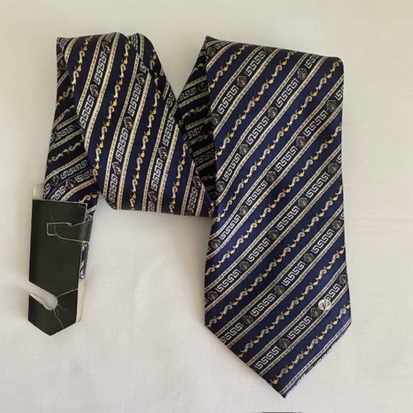 VERSACE Classic V2 Multicolor Print 100% Silk Neck Tie - Picture 1 of 7